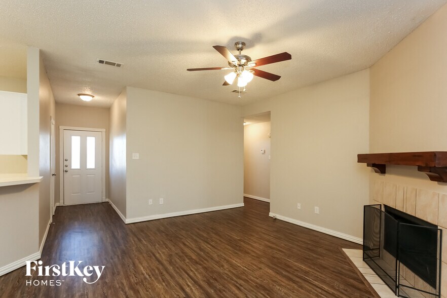 Building Photo - 805 Shadybrook Ln