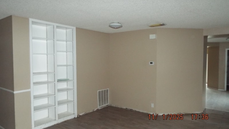 Building Photo - 1827 Leander