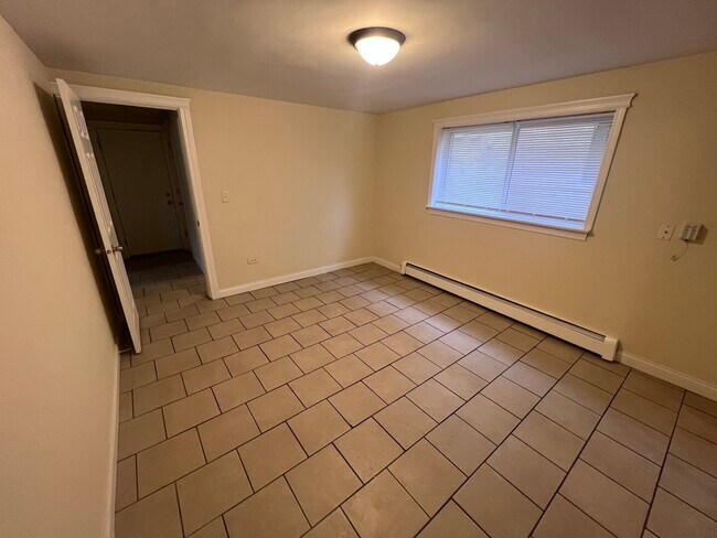 Building Photo - 1946 Euclid Ave