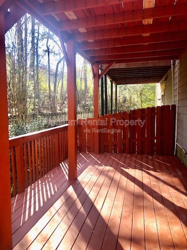 Building Photo - 6574 Meadow Green Cir