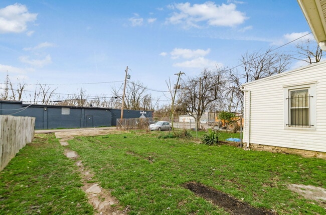 Building Photo - 1215 Sullivant Ave