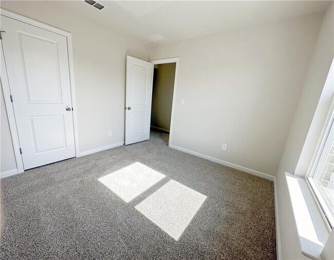Building Photo - 2244 Whitworth St