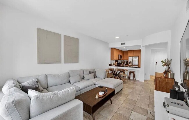 Building Photo - **150 The Promenade N #415 Long Beach** Upstairs Spacious 2 bedroom 2 bath !!2 weeks free OAC!!