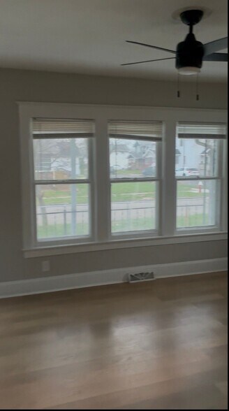 Building Photo - 1305 Mott Ave