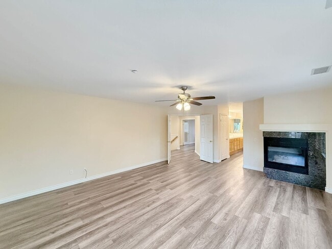 Building Photo - Beautiful 5B/3BA Home in Vista Available for Rent!