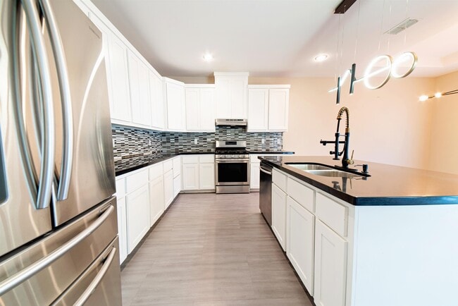 Building Photo - 120 Tranquilo Dr