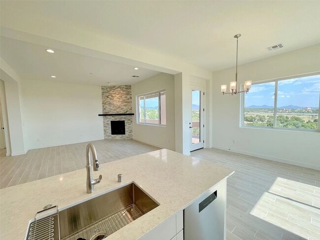 Building Photo - Stunning 3-Bedroom Home with Mountain Views in Tessera