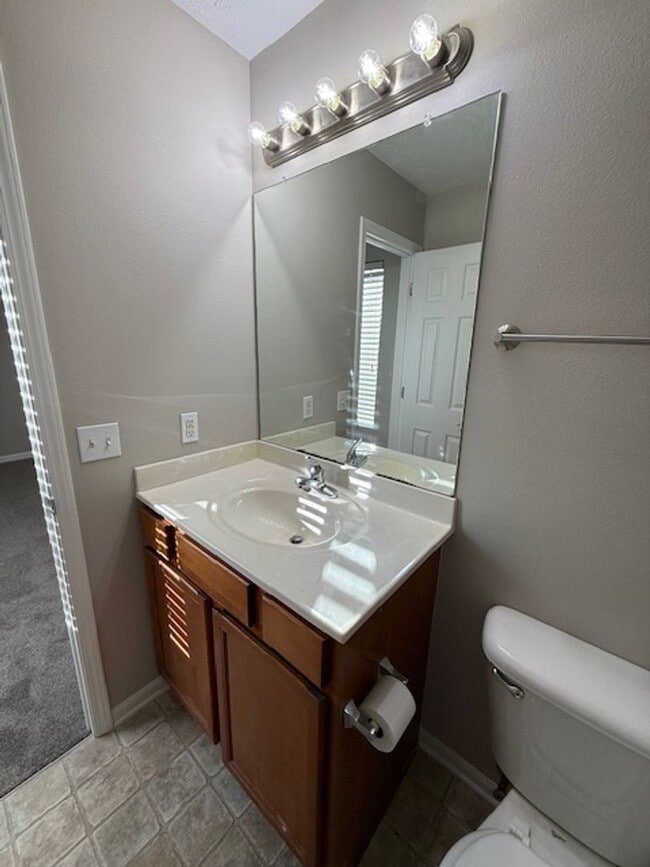 Building Photo - Comfortable & Convenient 3 Bedroom Near Recreation & Trails!!