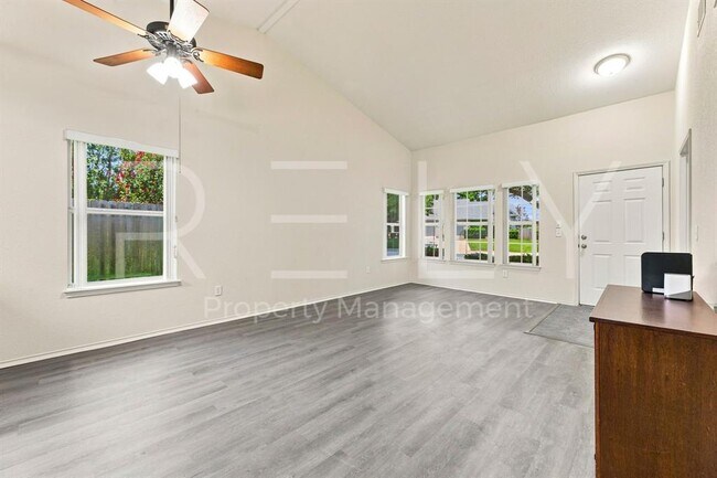 Building Photo - 103 Prairie Springs Loop