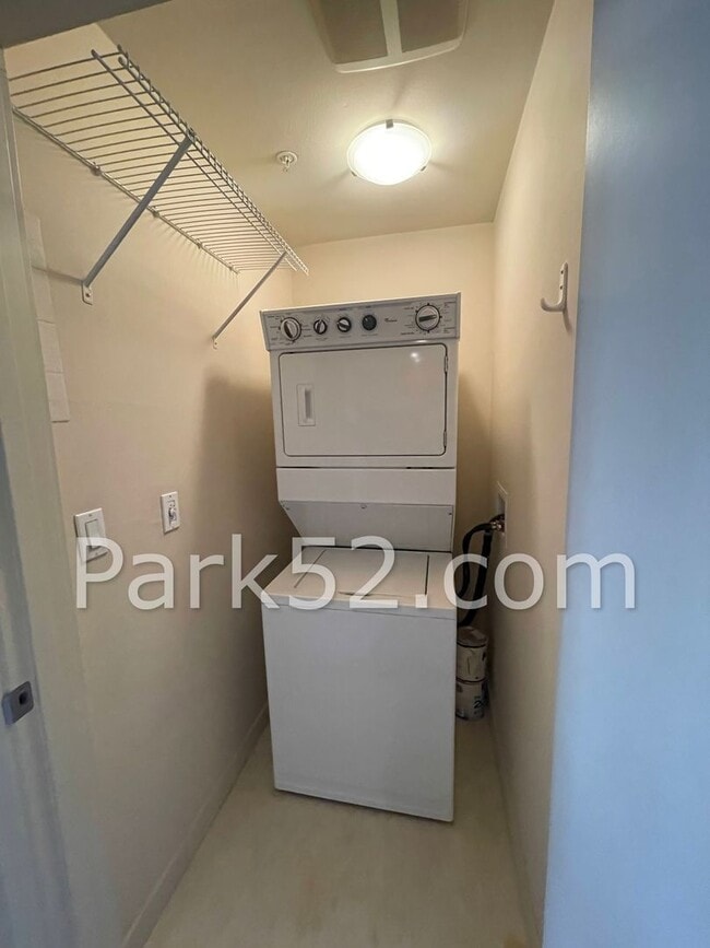 Building Photo - $500 Discount!! 1 Bedroom Condo in Downtown Tacoma