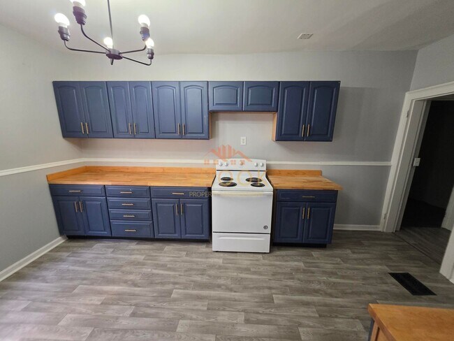 Building Photo - 822 N 7th St