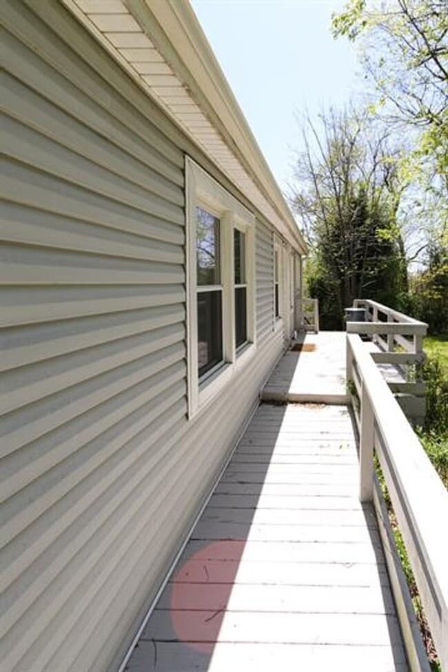 Building Photo - Quiet and quaint, this East Fayetteville cottage is one of a kind!