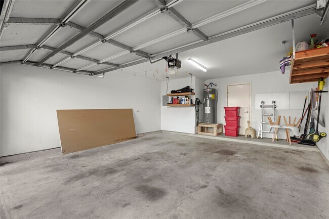 Building Photo - 905 Saulnier St