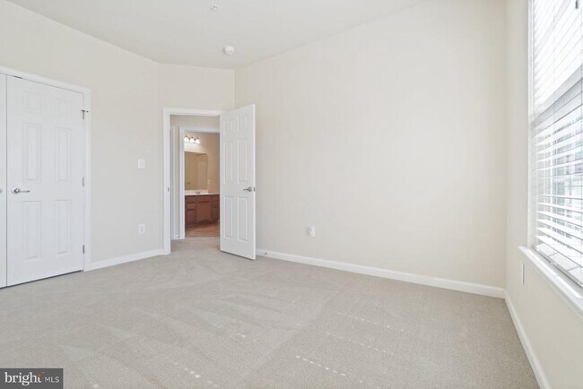 Building Photo - 320 Chessington Dr
