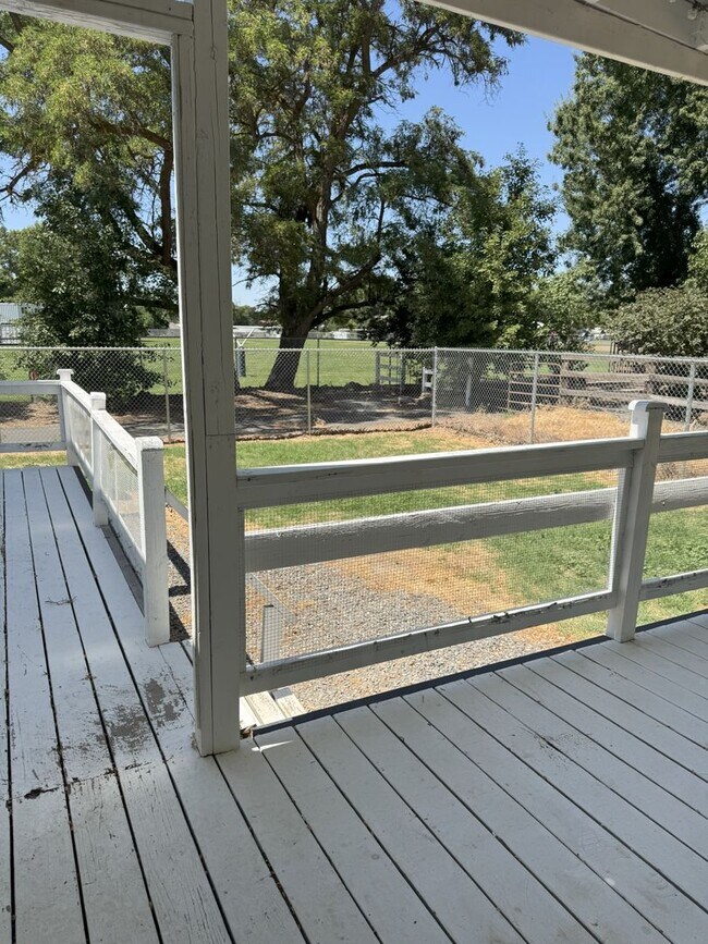 Building Photo - Large Echo home for rent