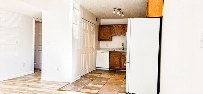Building Photo - 1542 Diuguid Dr