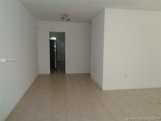 Building Photo - 1451 NE 170th St