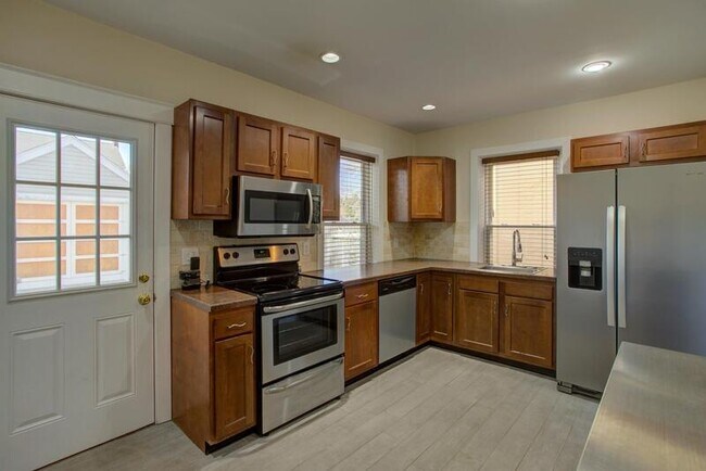 Building Photo - 930 Edgewood Ave