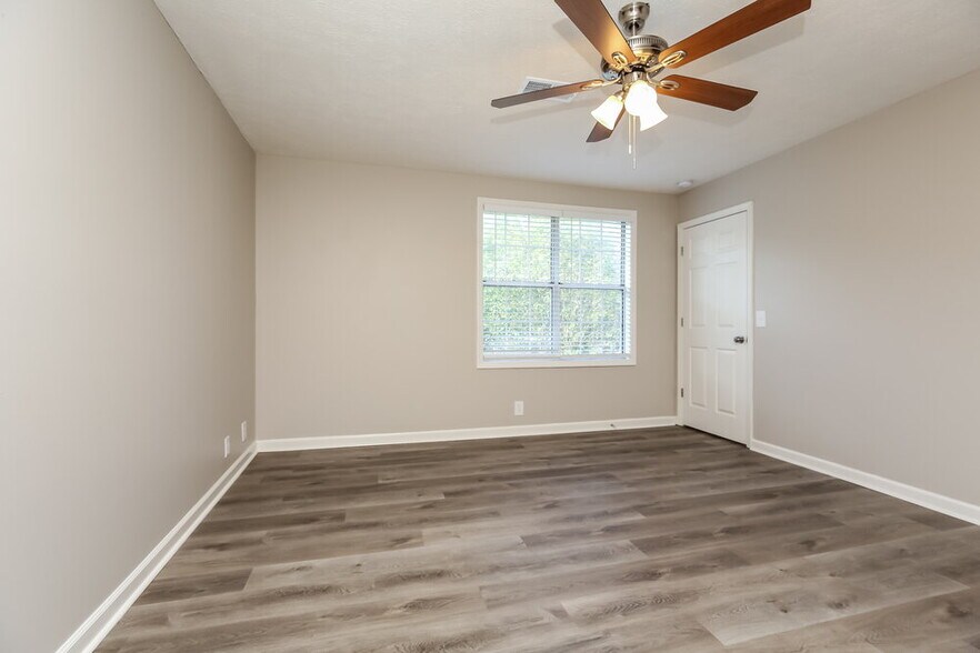 Building Photo - 5921 Belle Oaks Pl