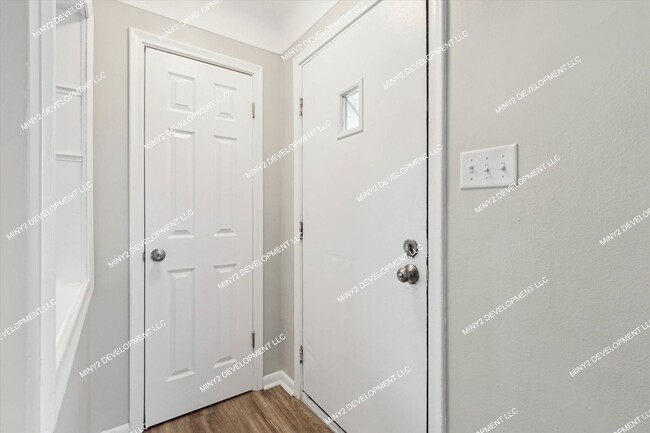 Building Photo - Completely Renovated 3-bedroo, 1.5-bathroo...
