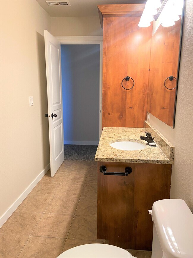 Building Photo - 677 S Pine Tree Ln