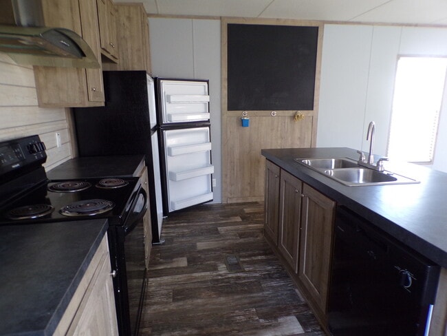 Building Photo - 16023 Red Oak