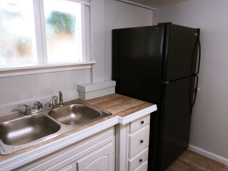 Building Photo - 7107 Arlet Dr