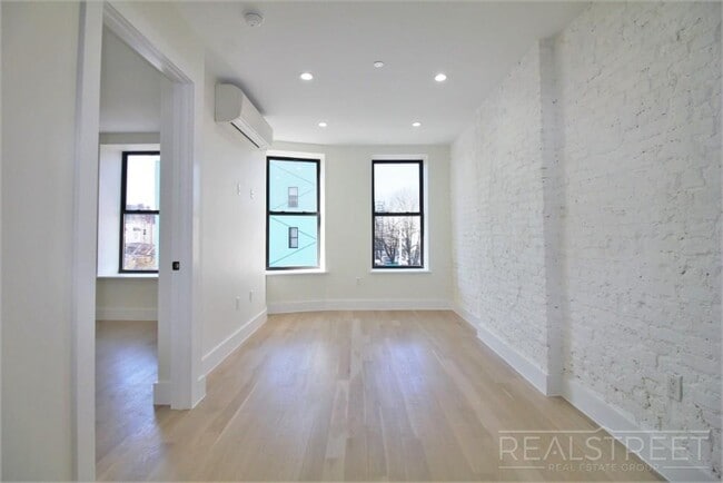 Building Photo - NEW 1 BED in Bushwick!