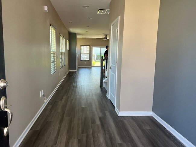 Building Photo - 501 Sage Oak Ln
