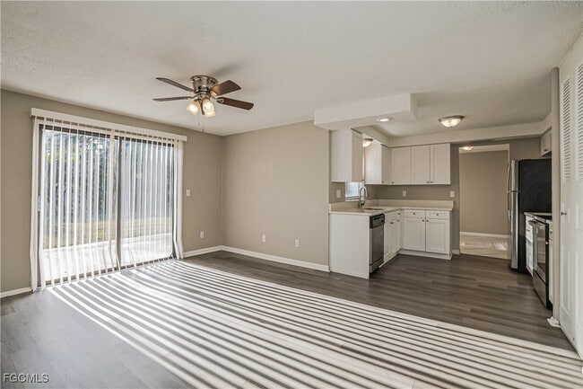 Building Photo - 9292 Mooring Cir