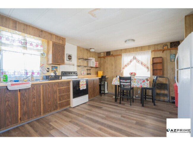 Building Photo - Escape to Comfort in this Stylish 2/1 Maye...