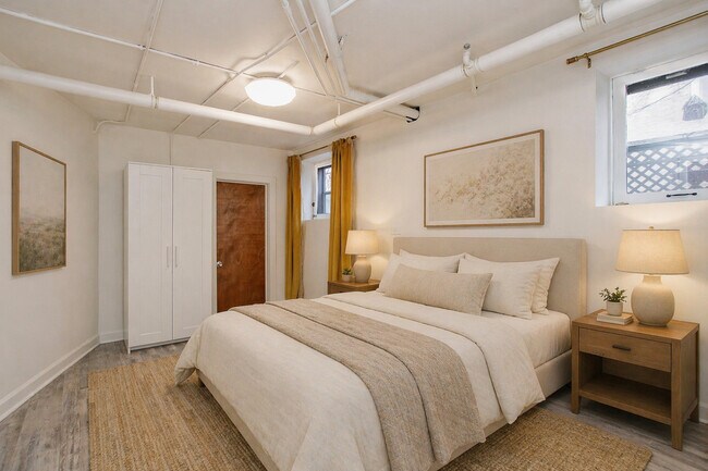 Building Photo - 622 W Briar Pl