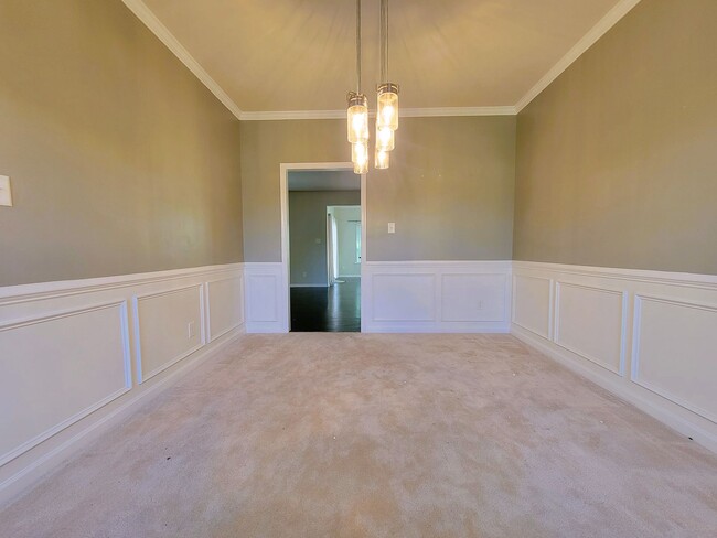 Building Photo - Large 2 story transitional in highly sough...