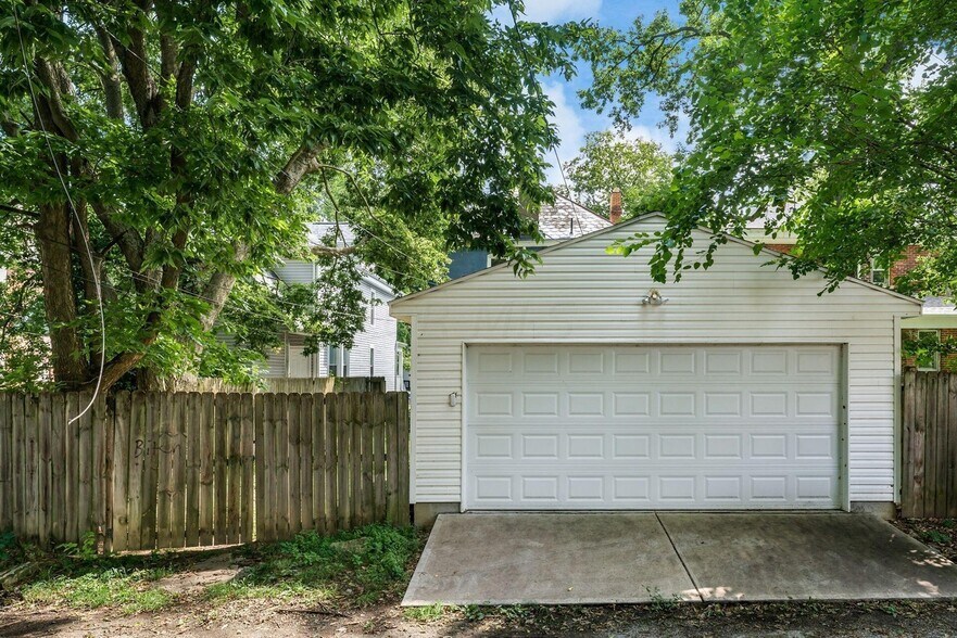 Building Photo - 397 Stoddart Ave