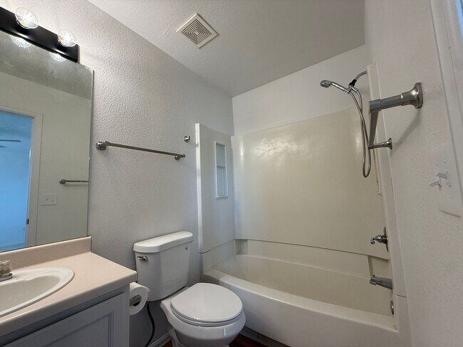 Building Photo - 4810 Ardley Dr