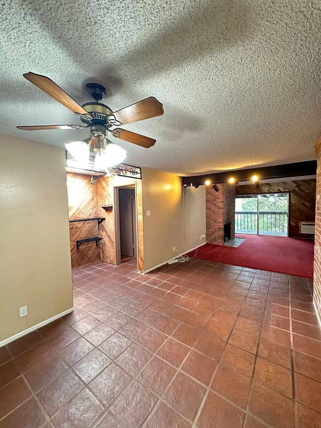 Building Photo - Long Beach 2 bed 2 bath - 2 Car Gar - Gated Community - Great Amenities!