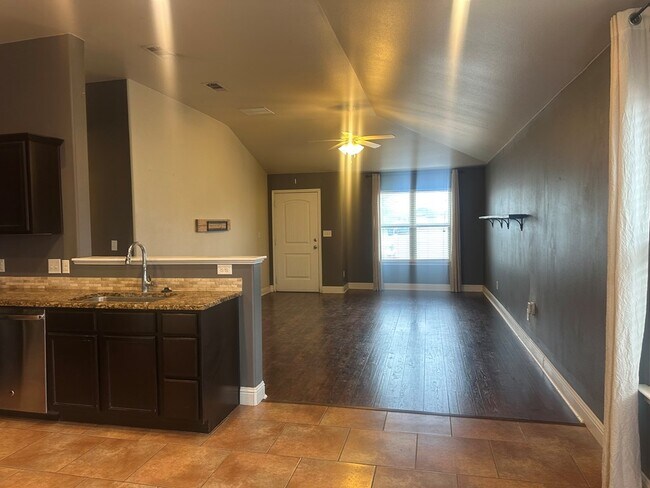 Building Photo - 808 E 96th St