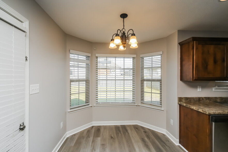 Building Photo - 7898 Ironwood Dr
