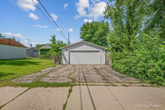 Building Photo - 645 Slade Ave