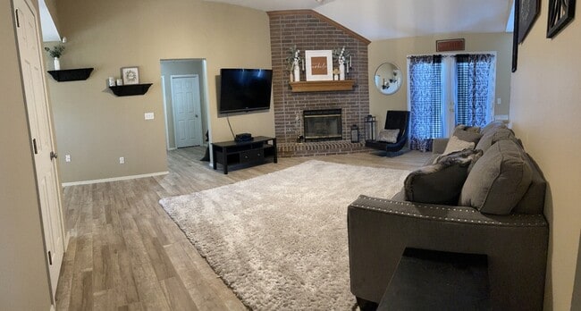 Building Photo - 10413 NW 45th St