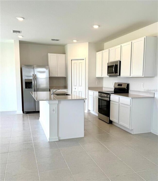 Building Photo - 3430 Howell Dr