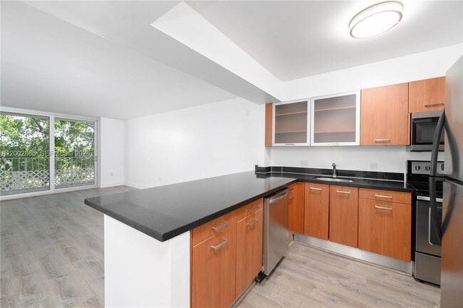 Building Photo - 650 NE 64th St