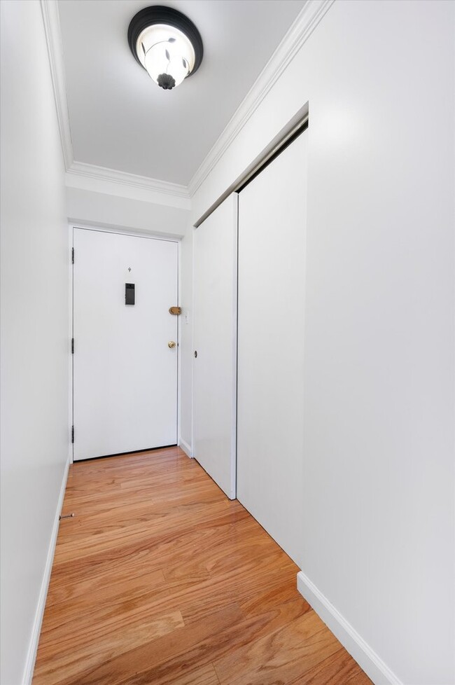 Building Photo - 100 W Butterfield Rd