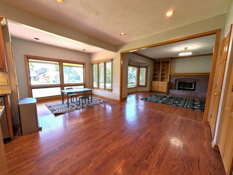 Building Photo - 5612 N 139th Ave