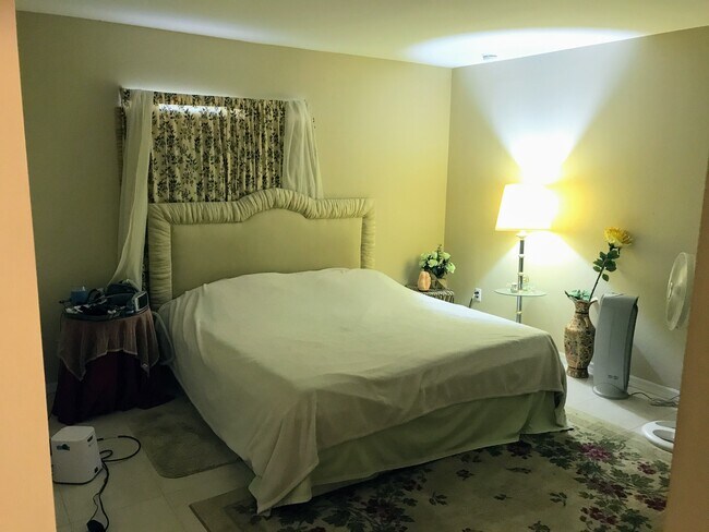 Building Photo - 339 Harry Ave S