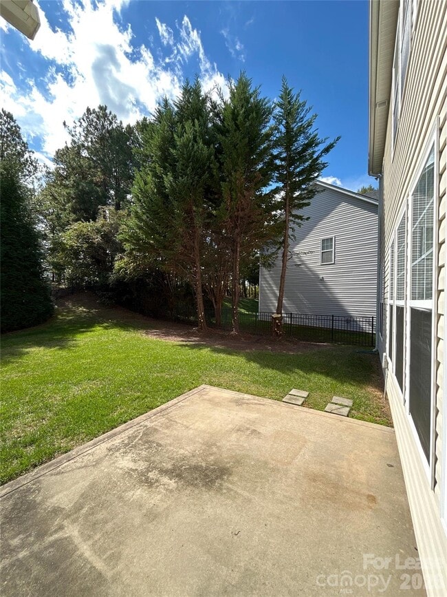 Building Photo - 16110 Cloverleaf Ct