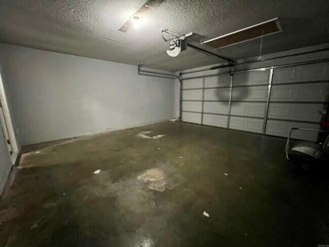 Building Photo - 16 Tacoma Dr