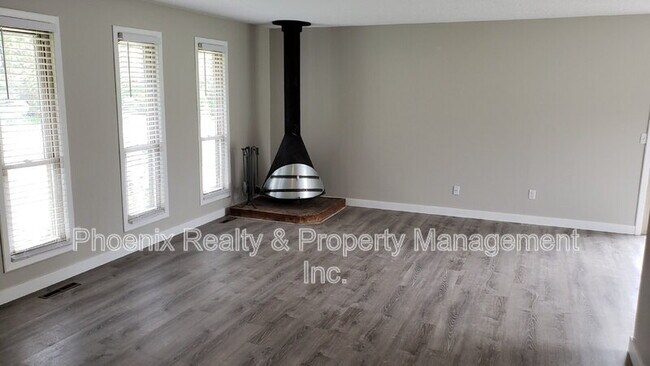 Building Photo - 1362 Tipperary St