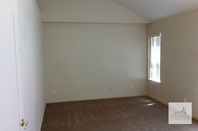 Building Photo - Beautiful Woodward Lake home on a large corner lot.