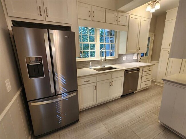 Building Photo - 65 Clarendon Ave